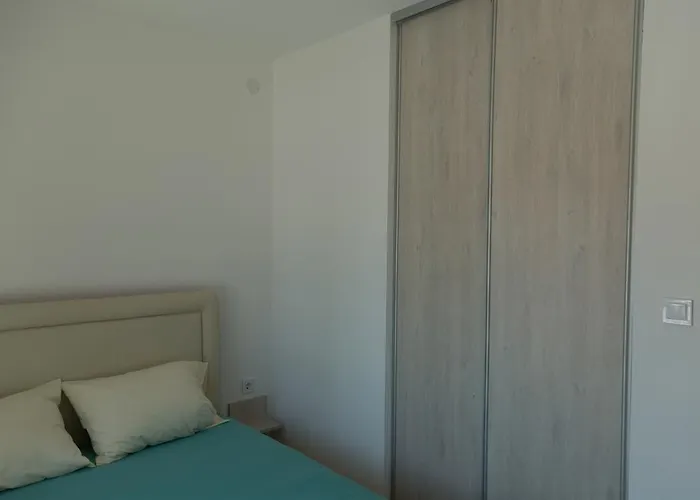 Del Mar Apartments